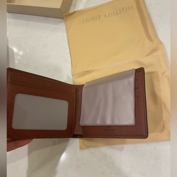 men’s Louis Vuitton wallet - Picture 6 of 7